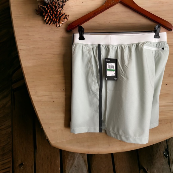 NEW! Under Armour Men’s Run Up the Pace Shorts - 5”, Built-In Brief White Large - Picture 4 of 5